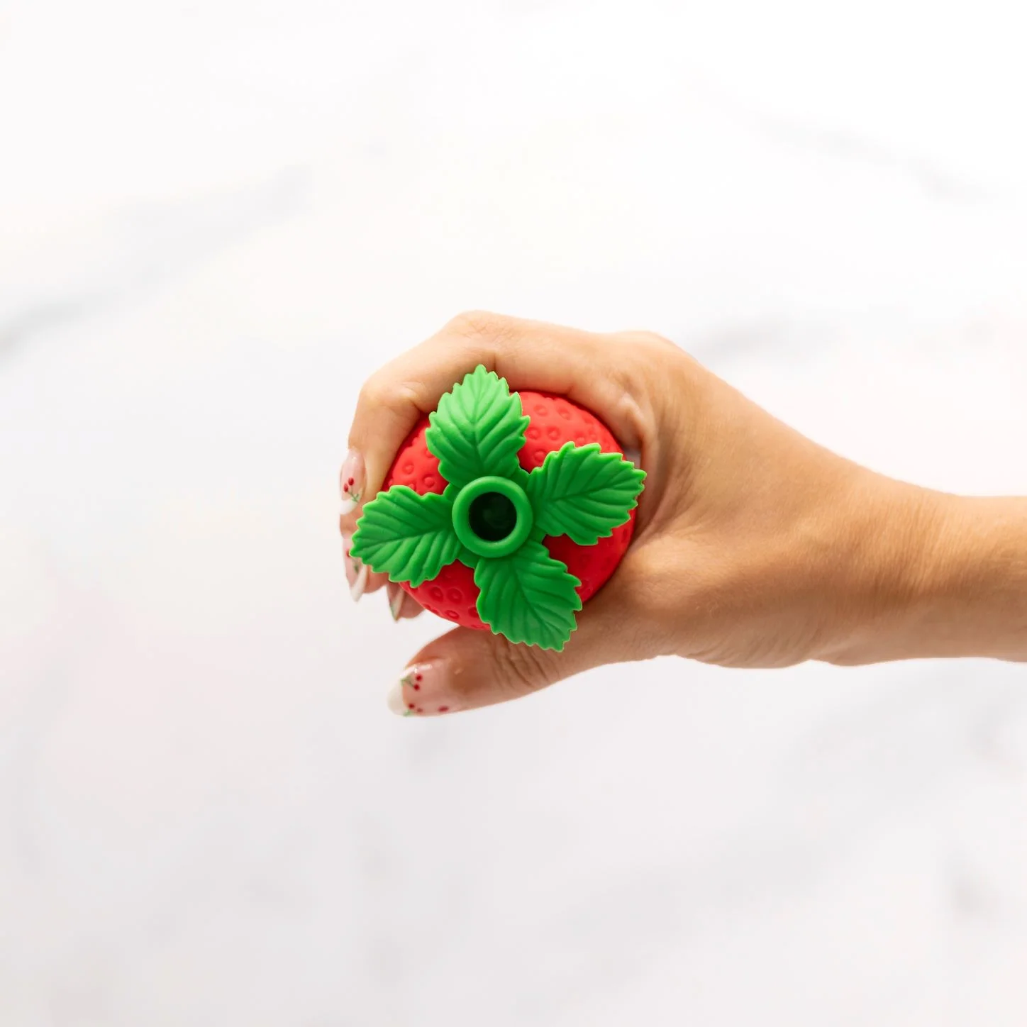 Strawberry Emojibator suge-vibrator med 8 mønstre