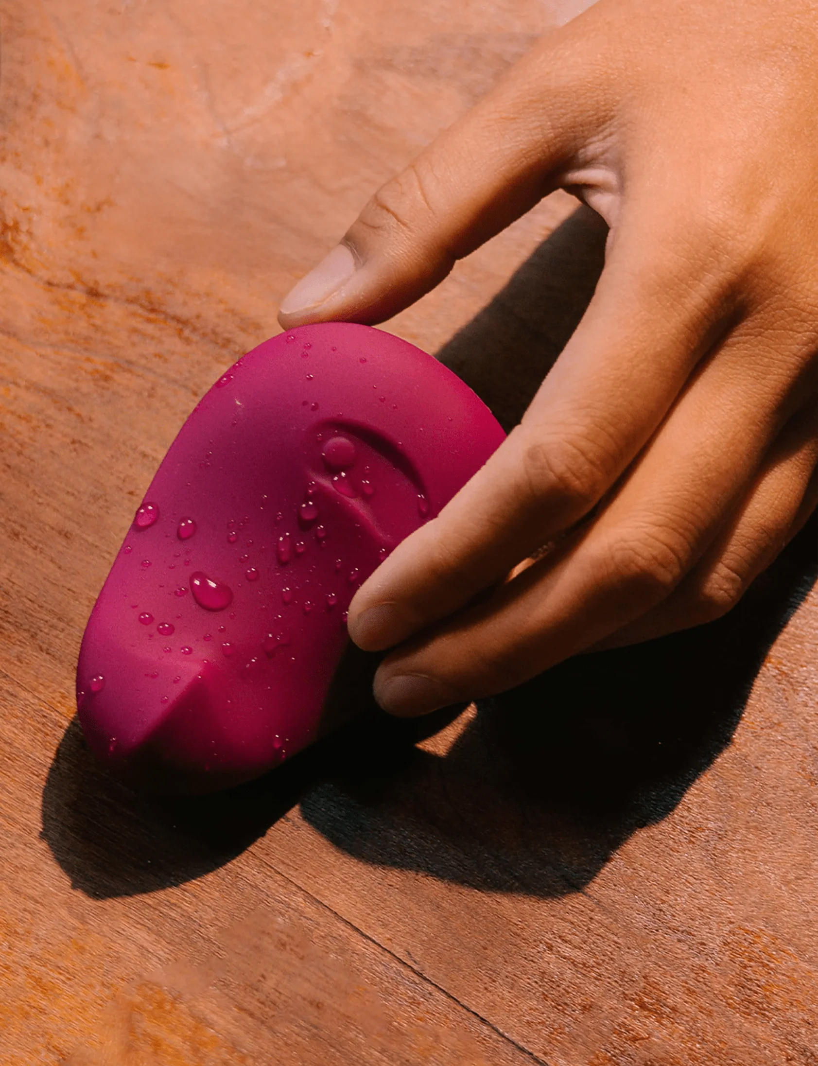 Vibrador de palma suave y flexible Pom con múltiples velocidades