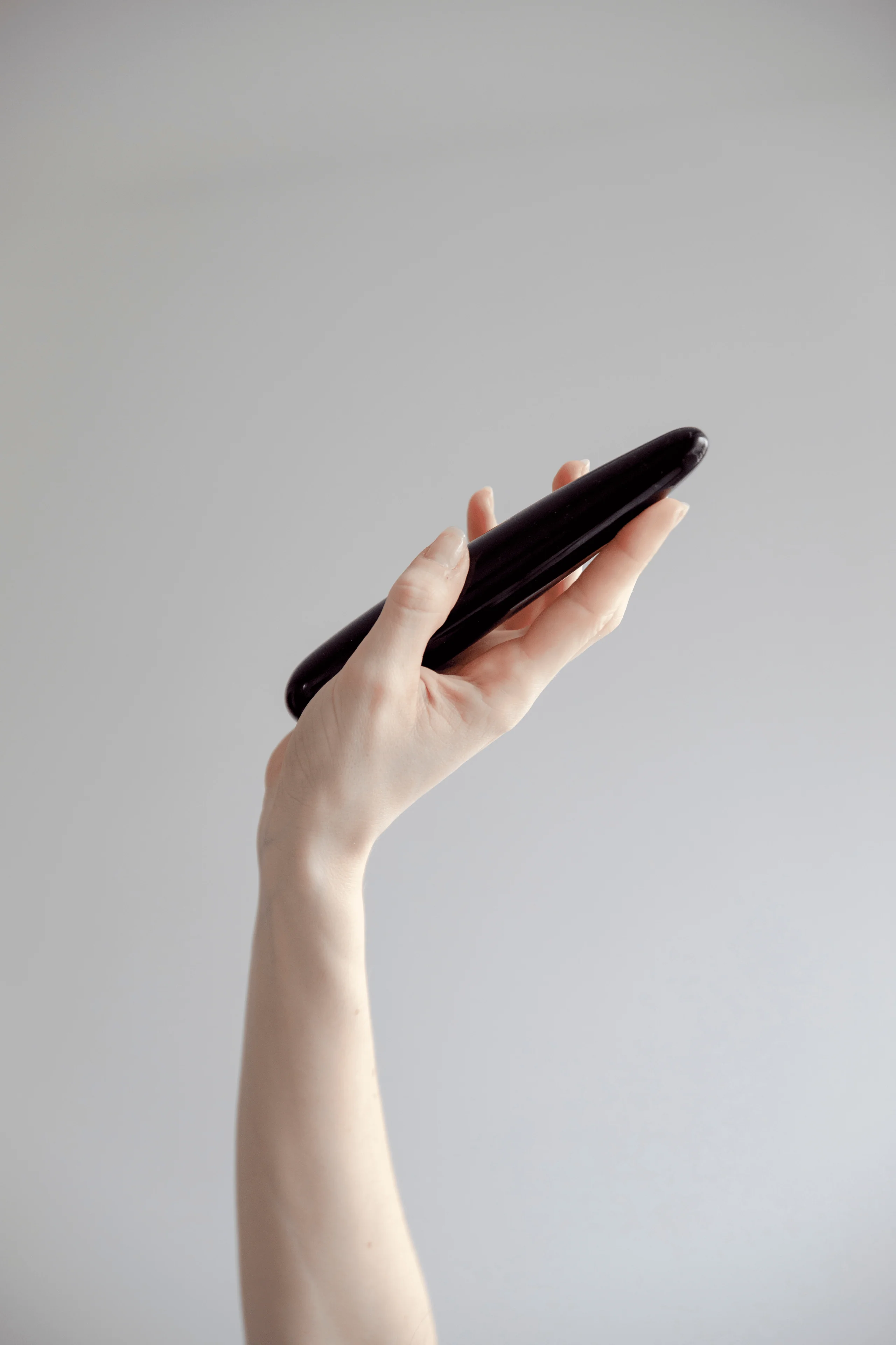 Slim Xaga Crystal Dildo dalam Pure Black Obsidian