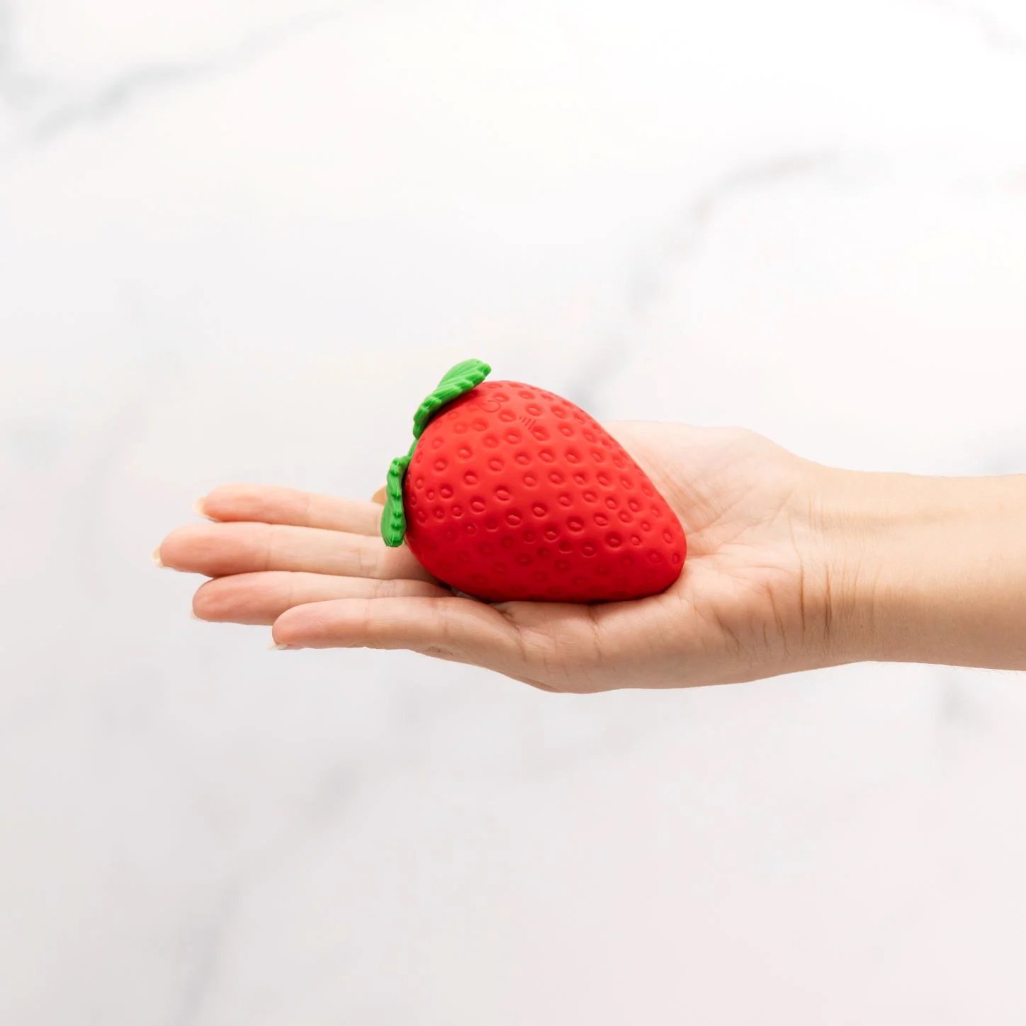 Strawberry Emojibator suge-vibrator med 8 mønstre