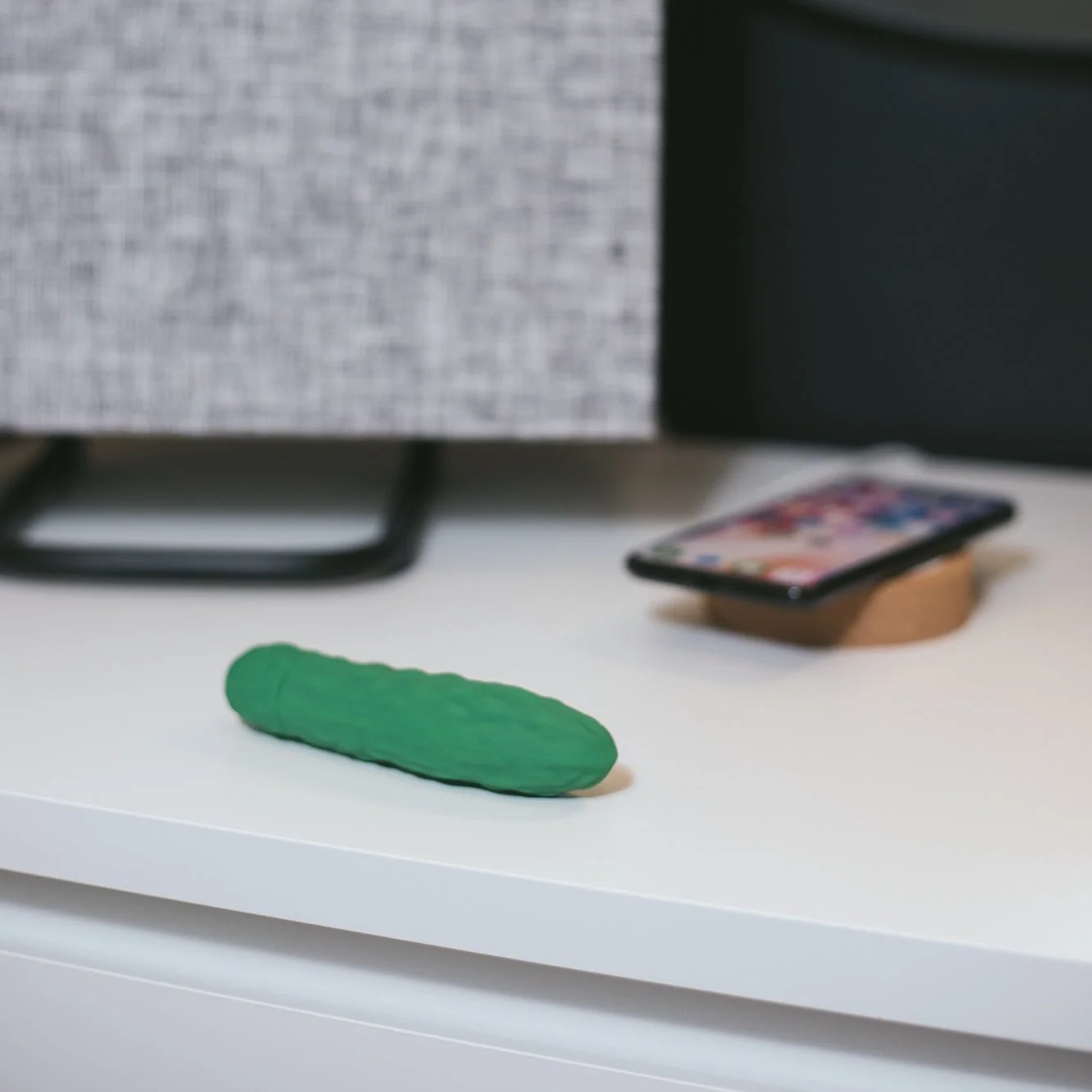 Pickle Emojibator Bullet Vibrator With 10 Vibration Patterns